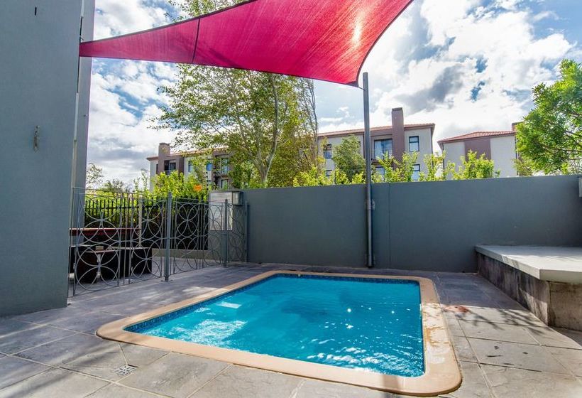 Burgundy Luxury Apartments 10