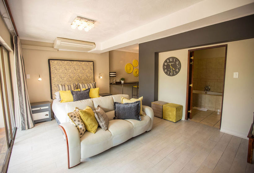 Pension La Roca Guest House 13