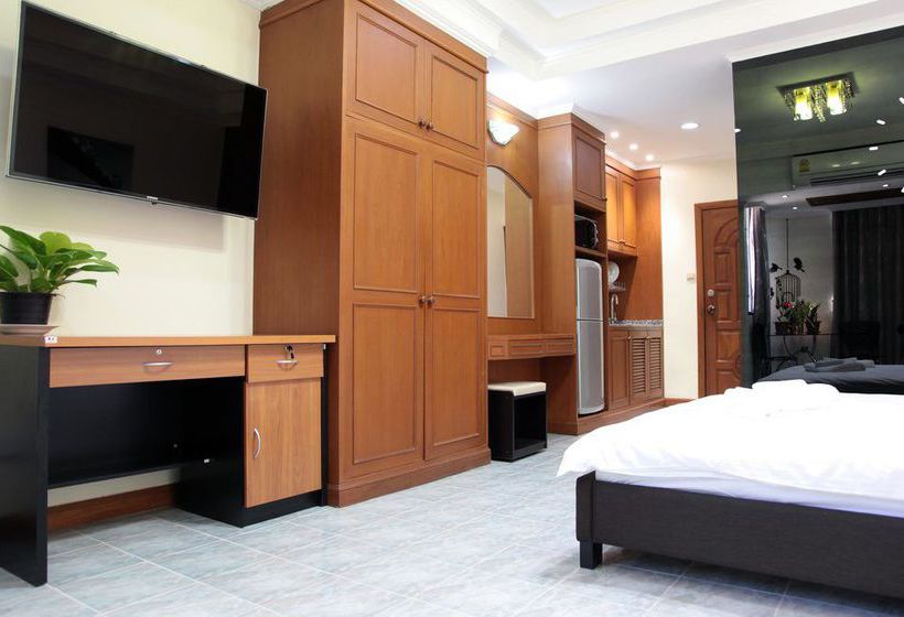 Thepthip Artdeco Apartments 10