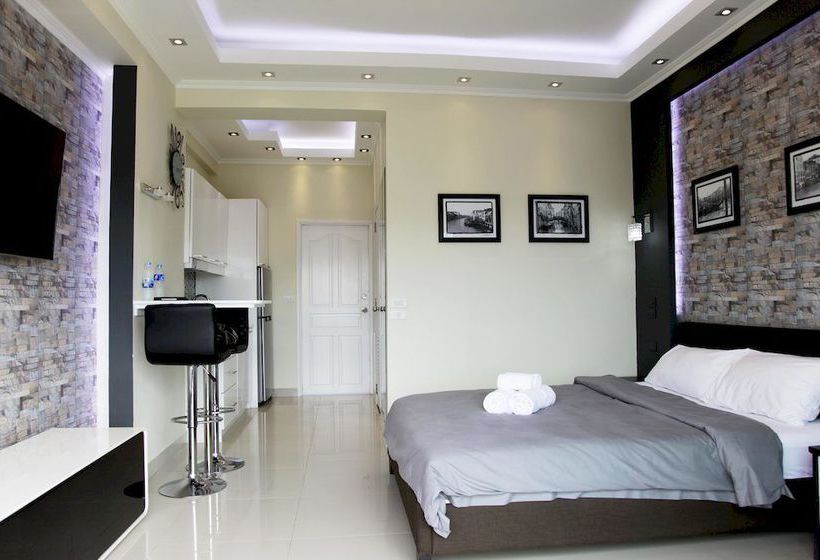 Thepthip Artdeco Apartments 14