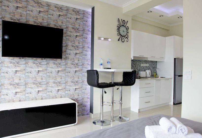 Thepthip Artdeco Apartments 15