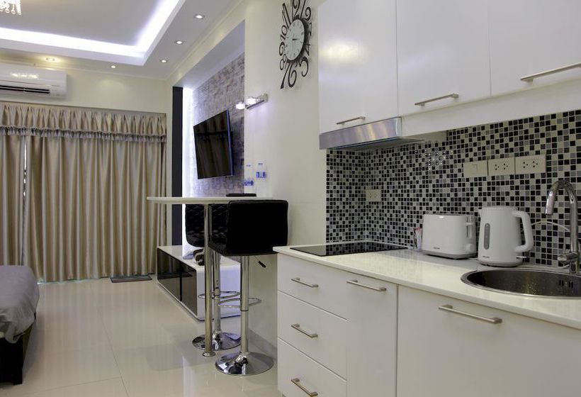 Thepthip Artdeco Apartments 16