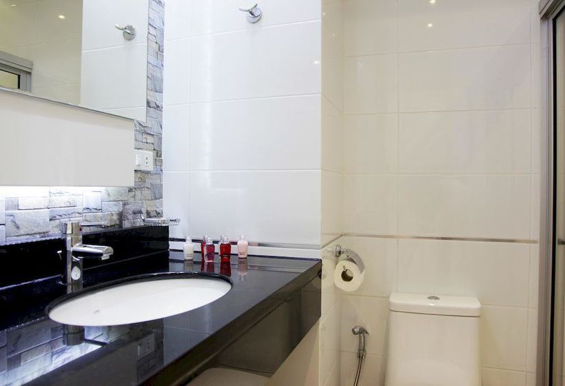 Thepthip Artdeco Apartments 17