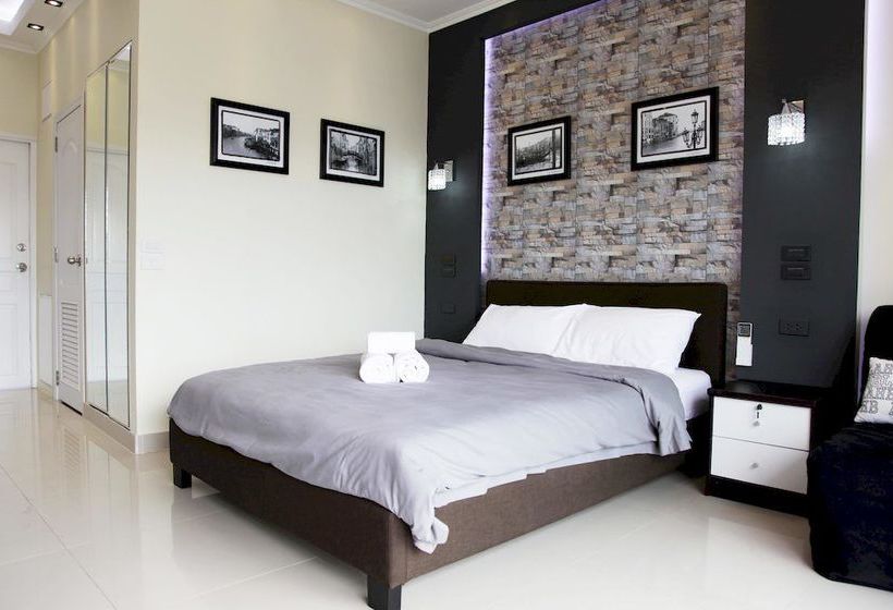 Thepthip Artdeco Apartments 18