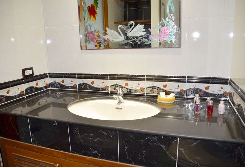 Thepthip Artdeco Apartments 3