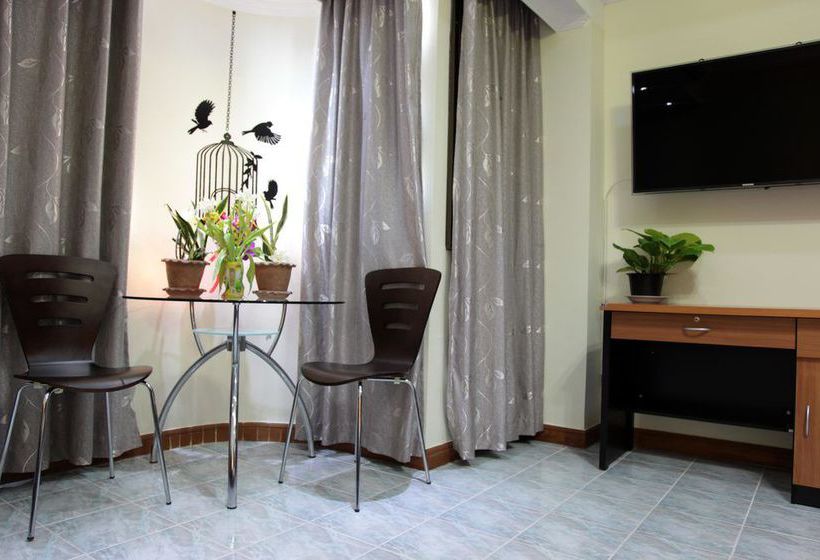 Thepthip Artdeco Apartments 8