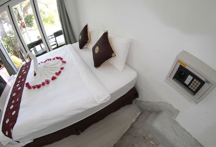 Hotel Phi Phi Cozy Sea Front Resort 16