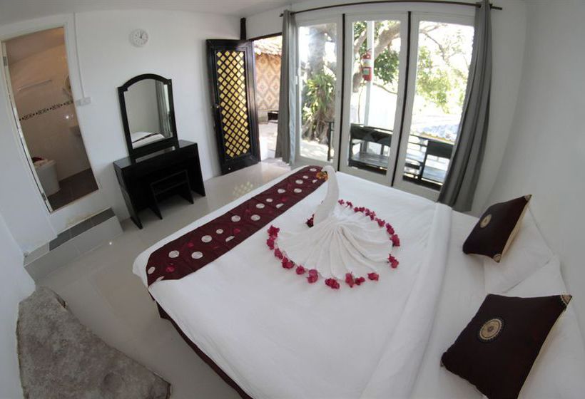 Hotel Phi Phi Cozy Sea Front Resort 18