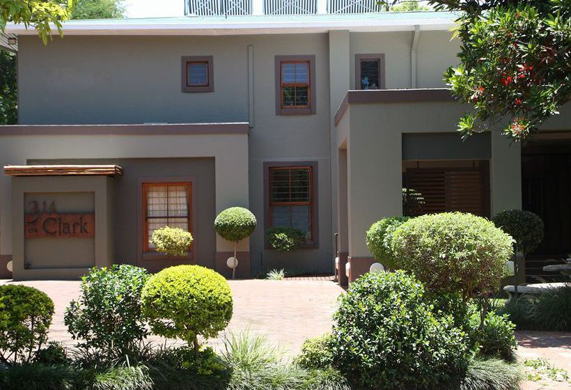 Pensión 314 On Clark Guest House