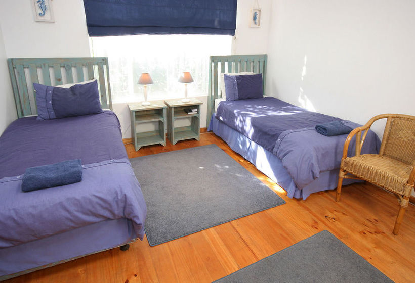 Aquarius Bed & Breakfast 9