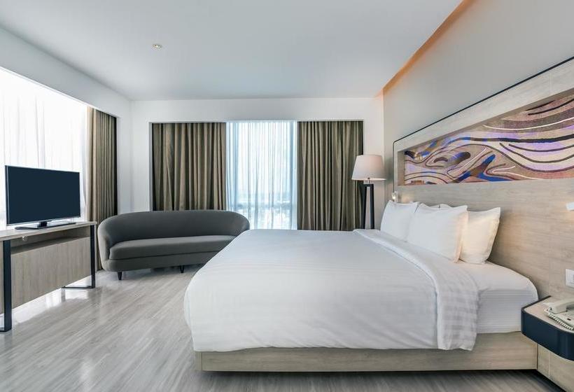 Novotel Phuket Phokeethra 1