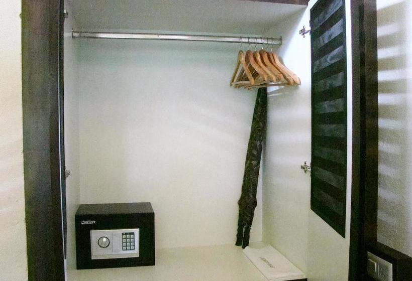 Hotel The Mountain Courtyard Thekady 10