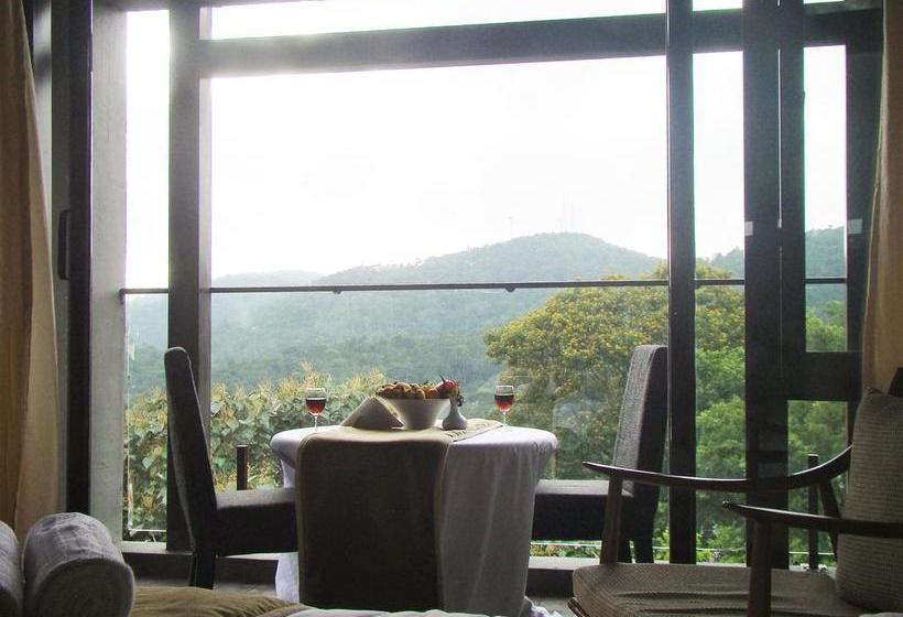 Hotel The Mountain Courtyard Thekady 13