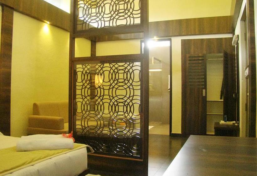 Hotel The Mountain Courtyard Thekady 14