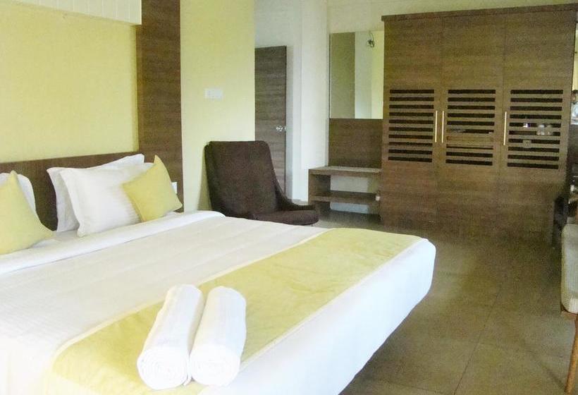 Hotel The Mountain Courtyard Thekady 15