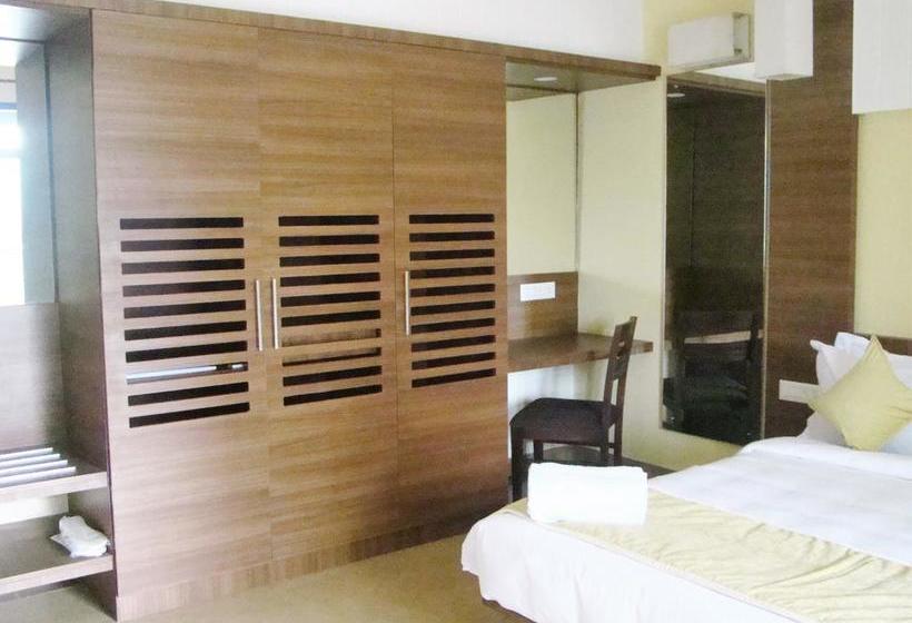 Hotel The Mountain Courtyard Thekady 17