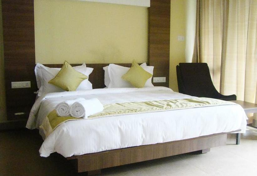 Hotel The Mountain Courtyard Thekady 19