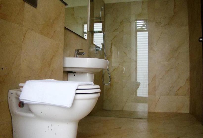 Hotel The Mountain Courtyard Thekady 20