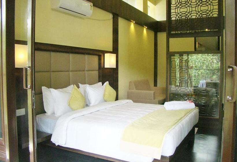 Hotel The Mountain Courtyard Thekady 4