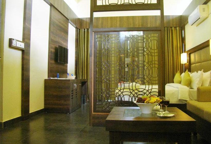 Hotel The Mountain Courtyard Thekady 5