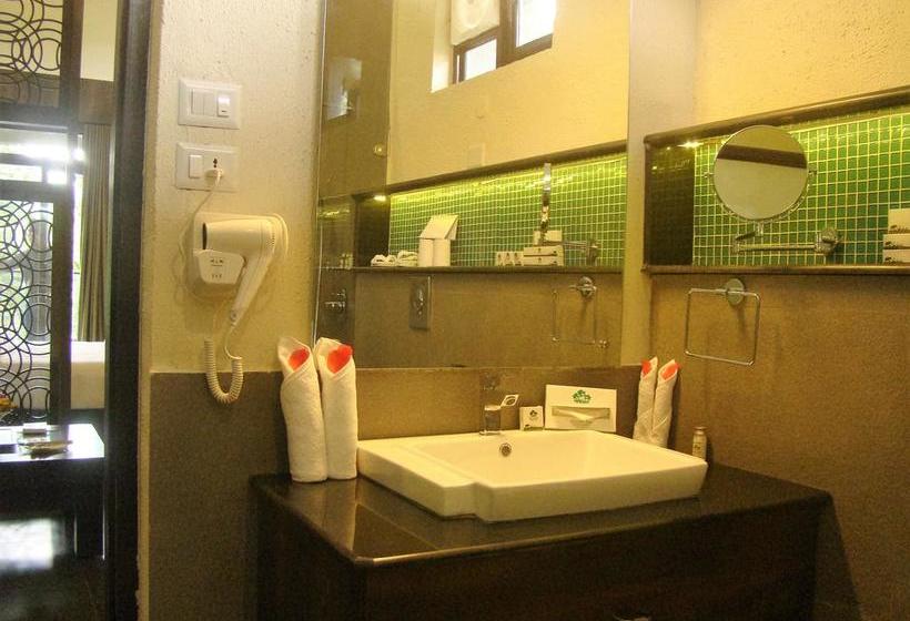 Hotel The Mountain Courtyard Thekady 6