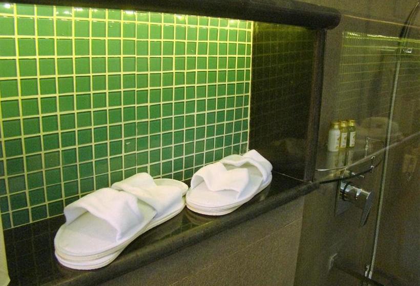 Hotel The Mountain Courtyard Thekady 8