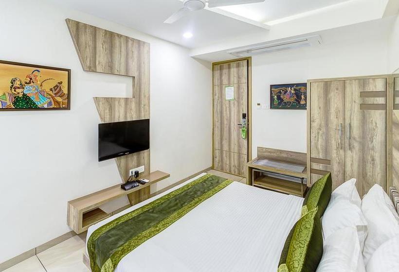 Hotel Treebo Daksh Residency 11
