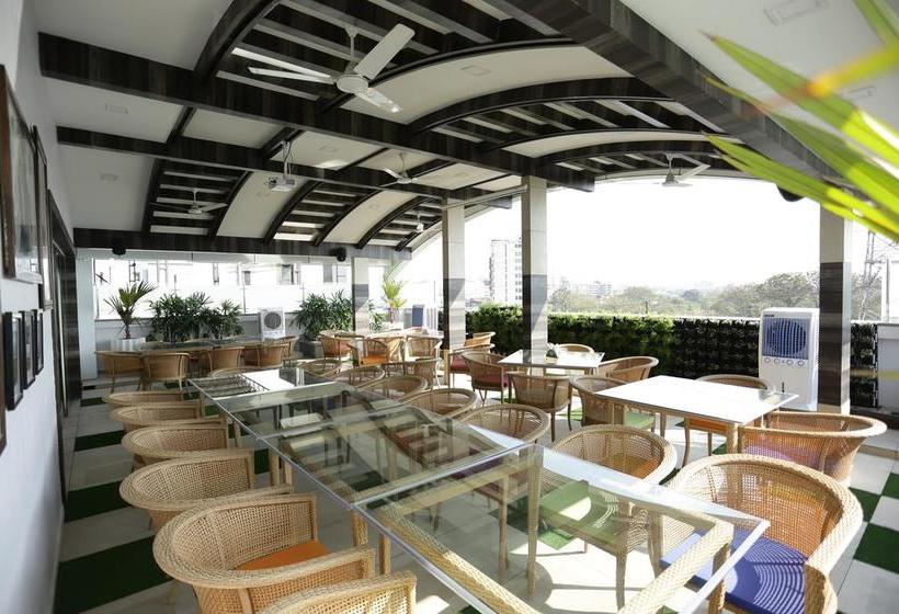 Hotel Treebo Daksh Residency 5