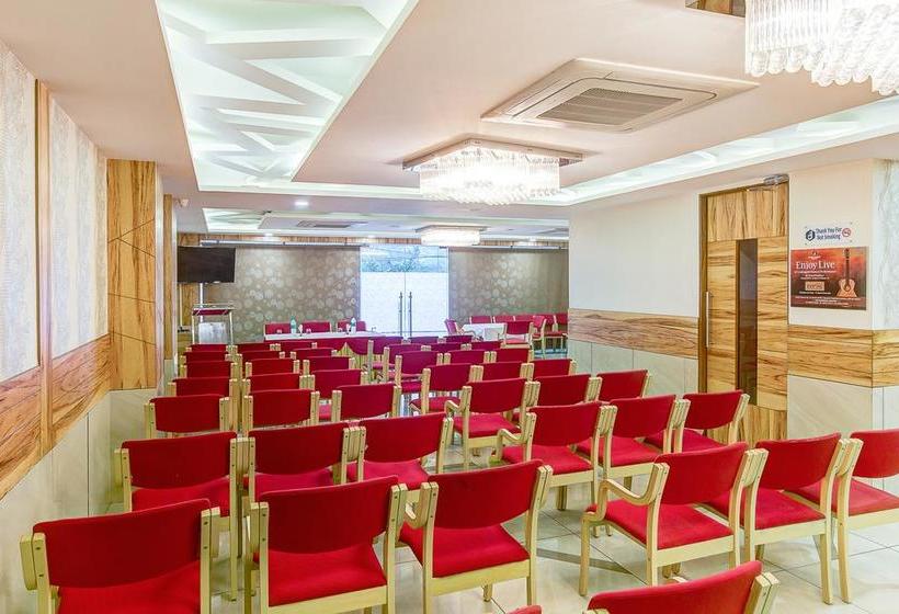 Hotel Treebo Daksh Residency 8