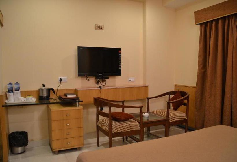 Hotel The Vinayak 11