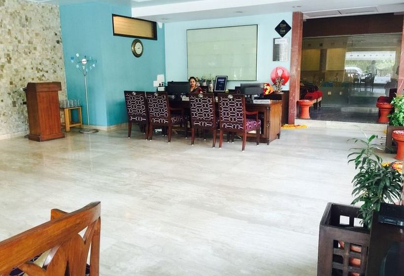 Hotel The Vinayak 14