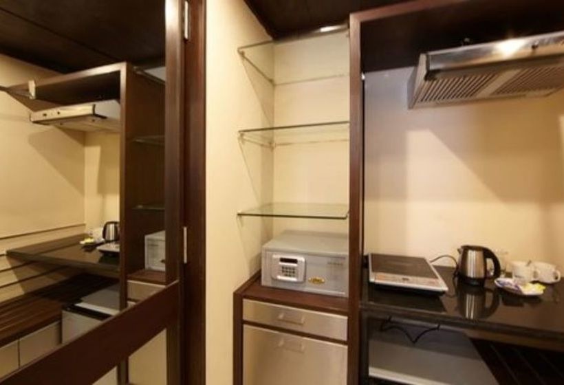 Hotel Saravana's Golden Fruits Business Suites 8