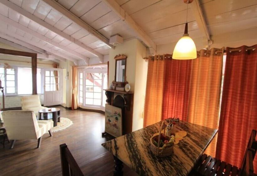 Hotel Swiss Cottage 10