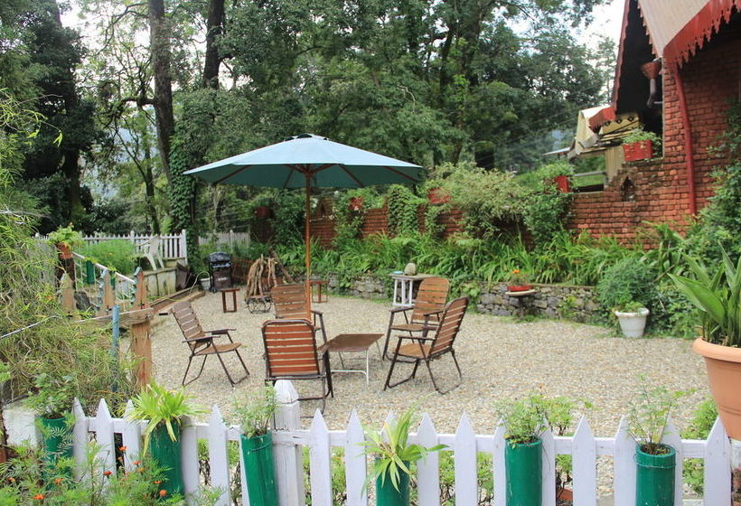 Hotel Swiss Cottage 12