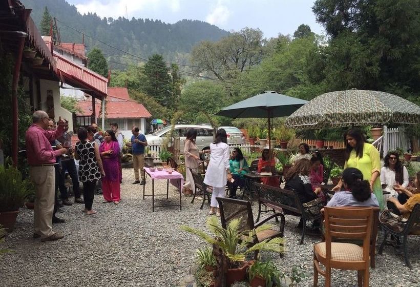 Hotel Swiss Cottage 13