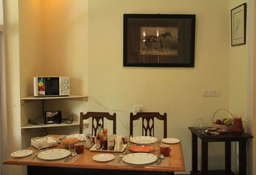 Hotel Swiss Cottage 5