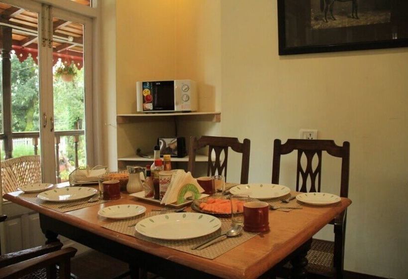 Hotel Swiss Cottage 7