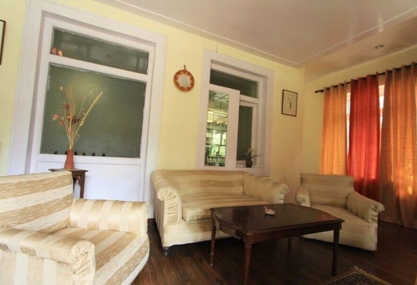 Hotel Swiss Cottage 9