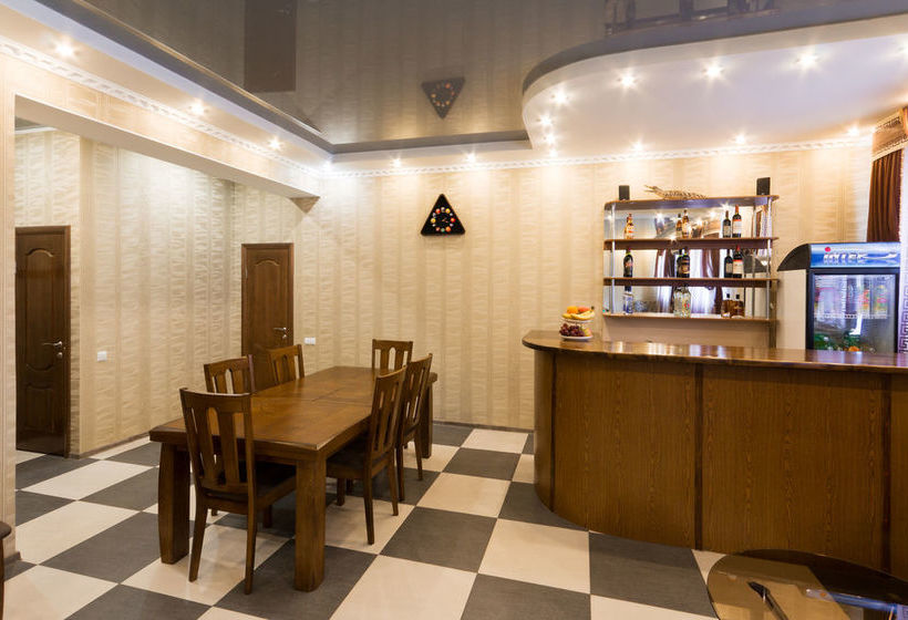 Hotel Chetyre Cezona 13