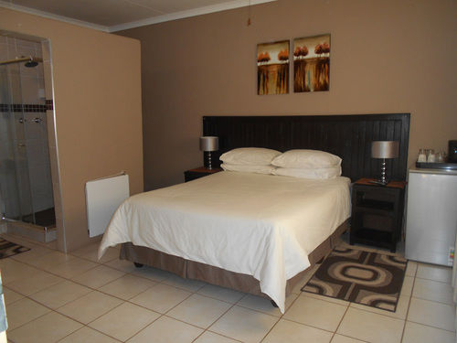 Pension At Four Guest House Brits 6