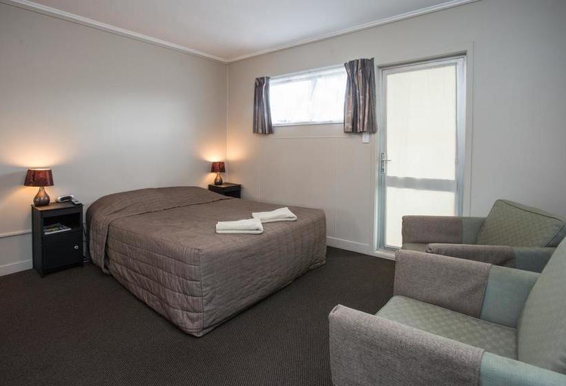 The Magpie- Hawkes Bay Motel 1