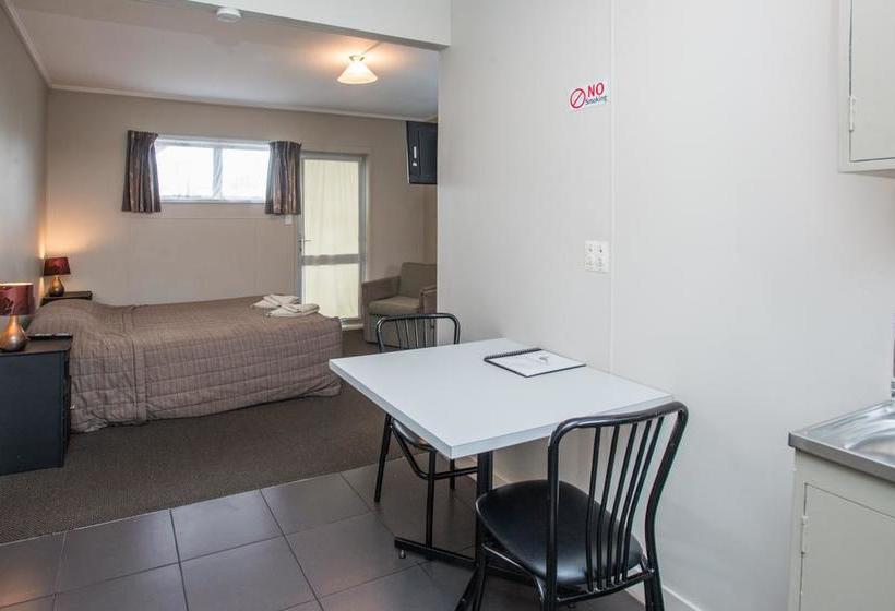 The Magpie- Hawkes Bay Motel 11