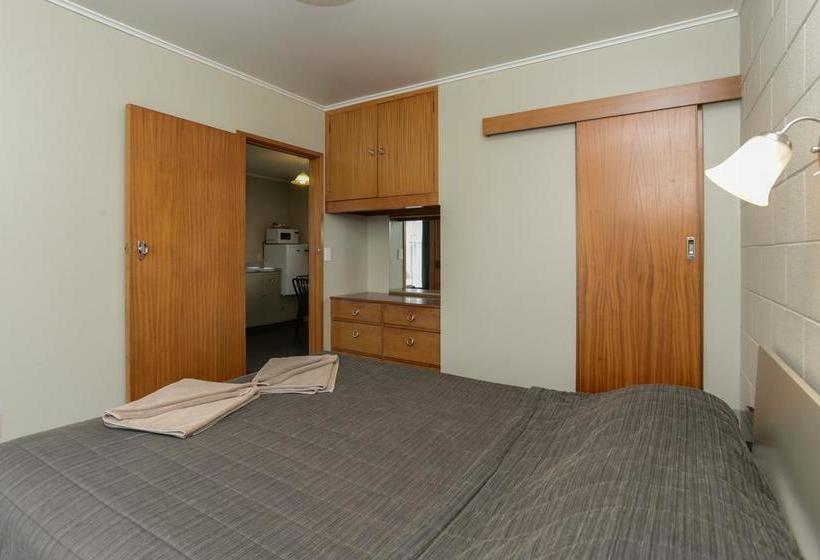 The Magpie- Hawkes Bay Motel 16