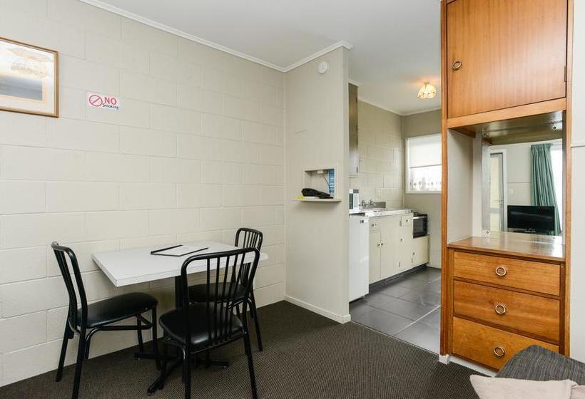 The Magpie- Hawkes Bay Motel 17