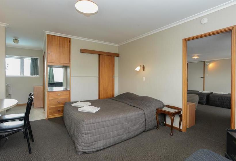 The Magpie- Hawkes Bay Motel 8