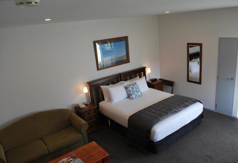 Carrick Lodge Motel 4