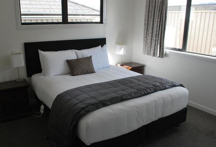 Carrick Lodge Motel 5