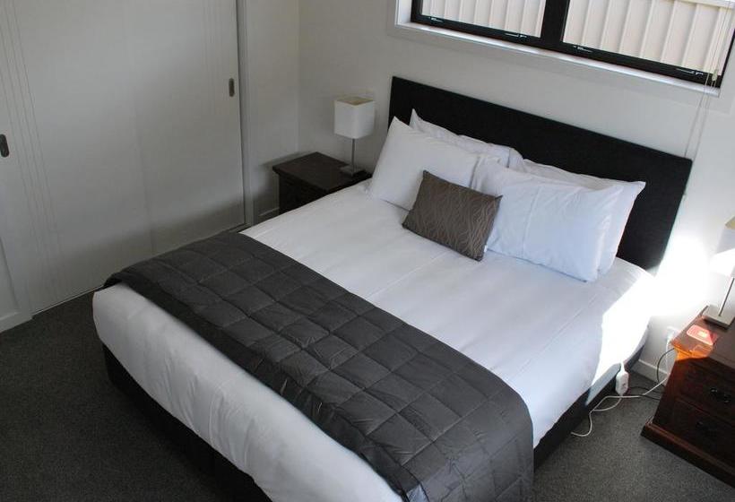 Carrick Lodge Motel 6