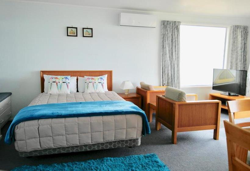 Bucklands Beach Waterfront Motel 10