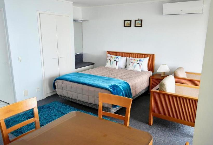 Bucklands Beach Waterfront Motel 12